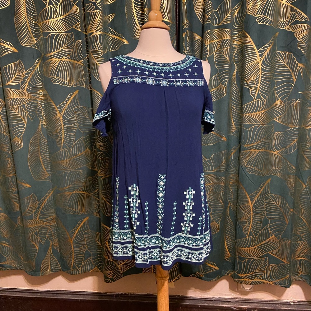 Cold shoulder summer dress with details